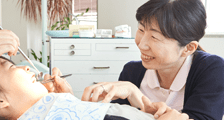 女性歯科医師